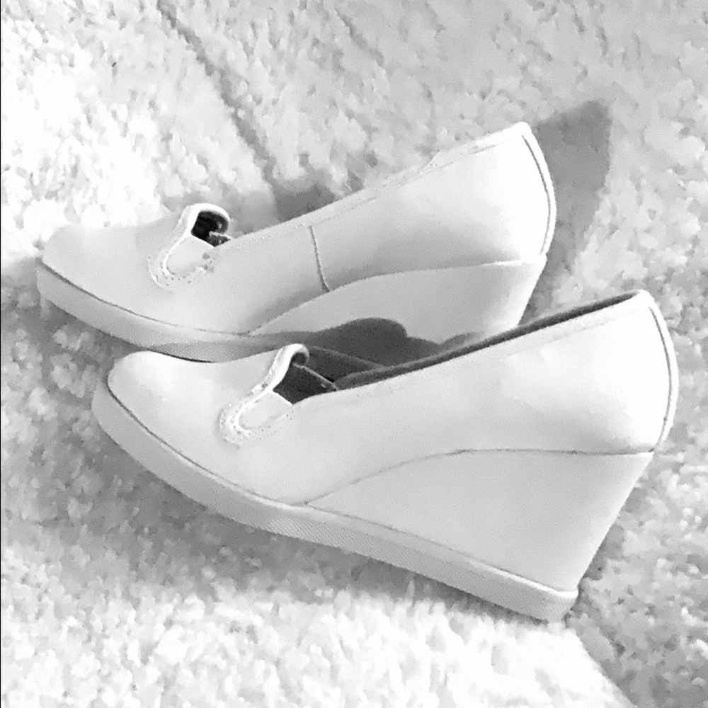 White wedges
